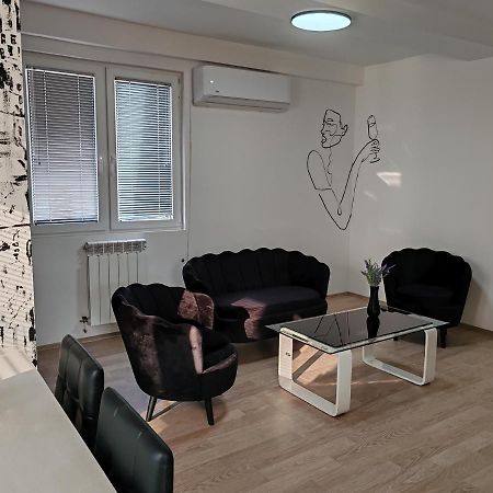 Central Modern Flat M&M Apartments Skopje Buitenkant foto