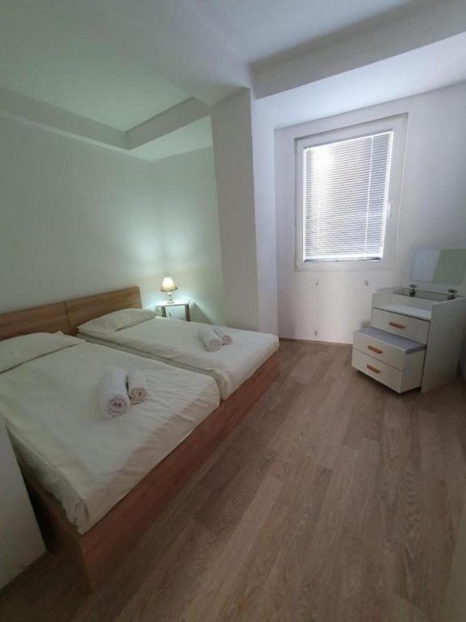 Central Modern Flat M&M Apartments Skopje Buitenkant foto