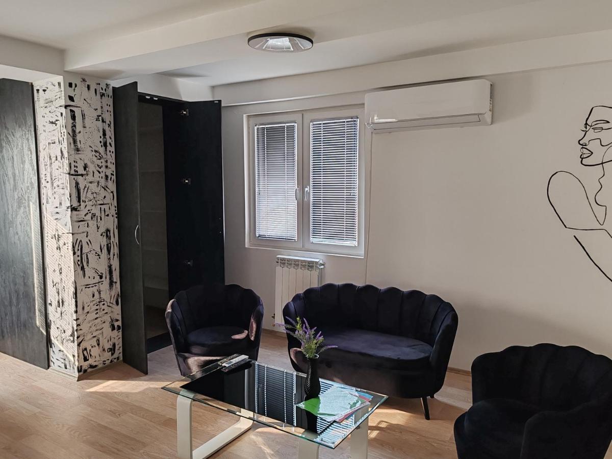 Central Modern Flat M&M Apartments Skopje Buitenkant foto