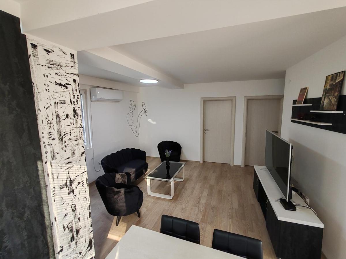 Central Modern Flat M&M Apartments Skopje Buitenkant foto