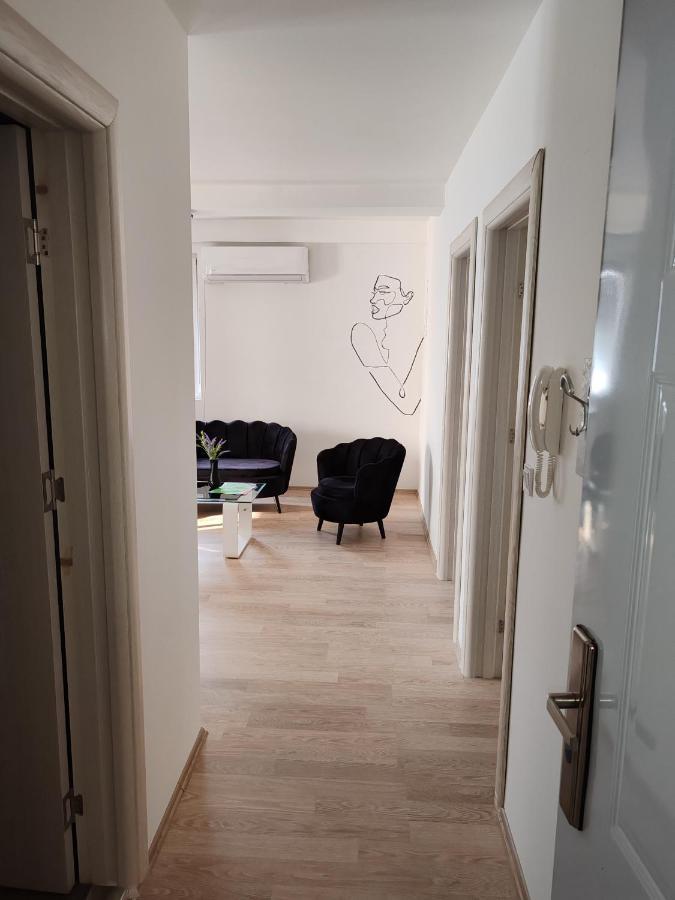 Central Modern Flat M&M Apartments Skopje Buitenkant foto